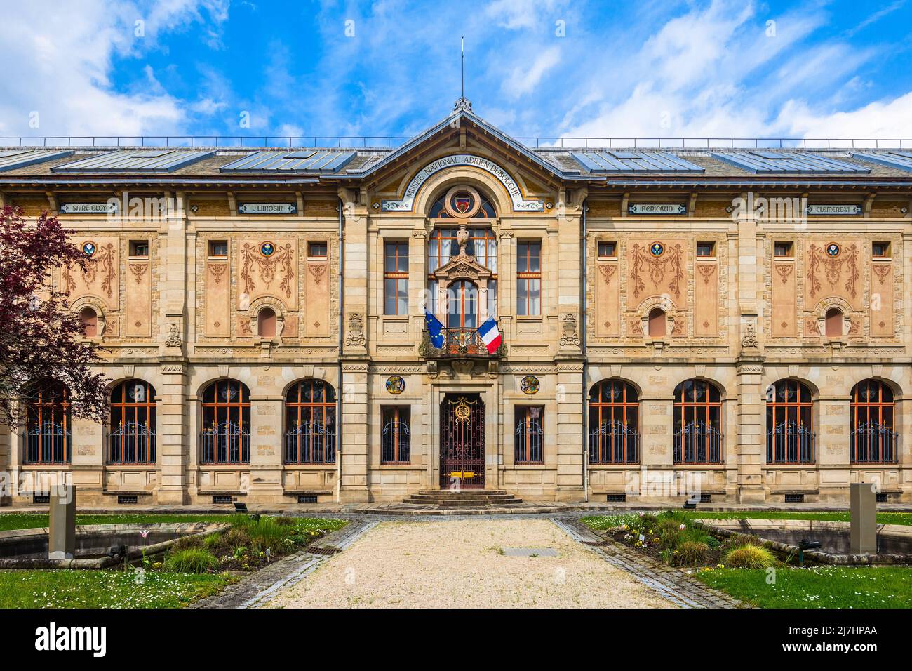 Klassische Fassade des Musée National Adrien Dubouche Keramik- und Töpfermuseum in Limoges, Haute-Vienne (87), Frankreich. Stockfoto