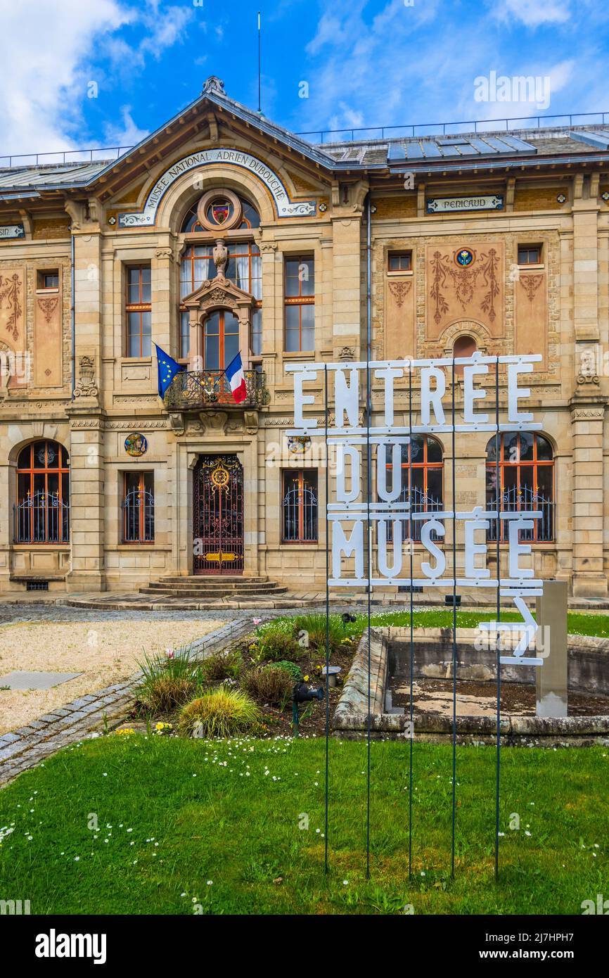 Klassische Fassade des Musée National Adrien Dubouche Keramik- und Töpfermuseum in Limoges, Haute-Vienne (87), Frankreich. Stockfoto