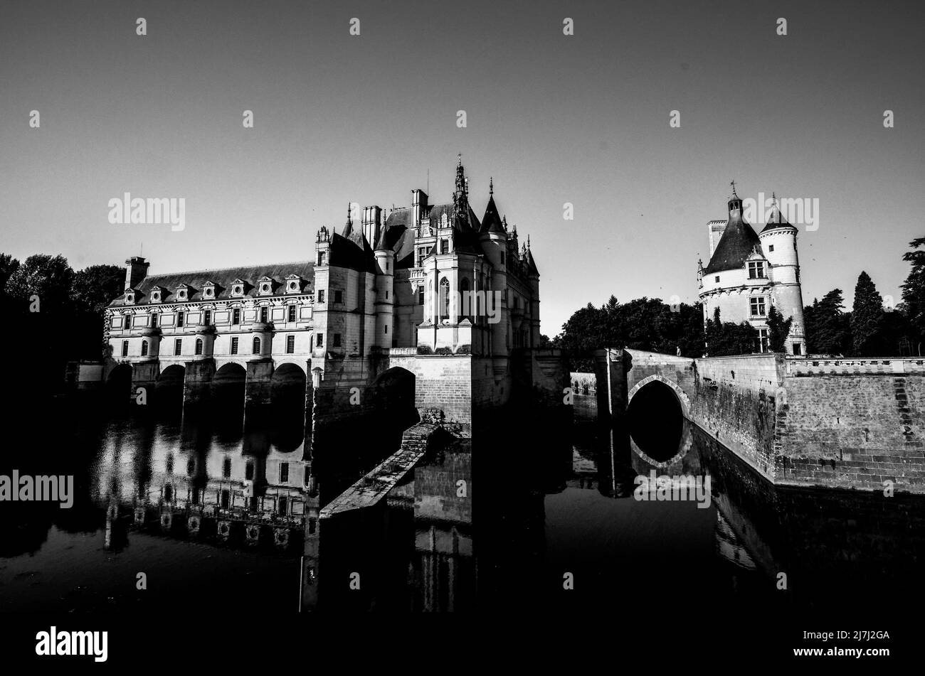 Chateau de Chenonceau in Frankreich am sonnigen Sommermorgen. Stockfoto