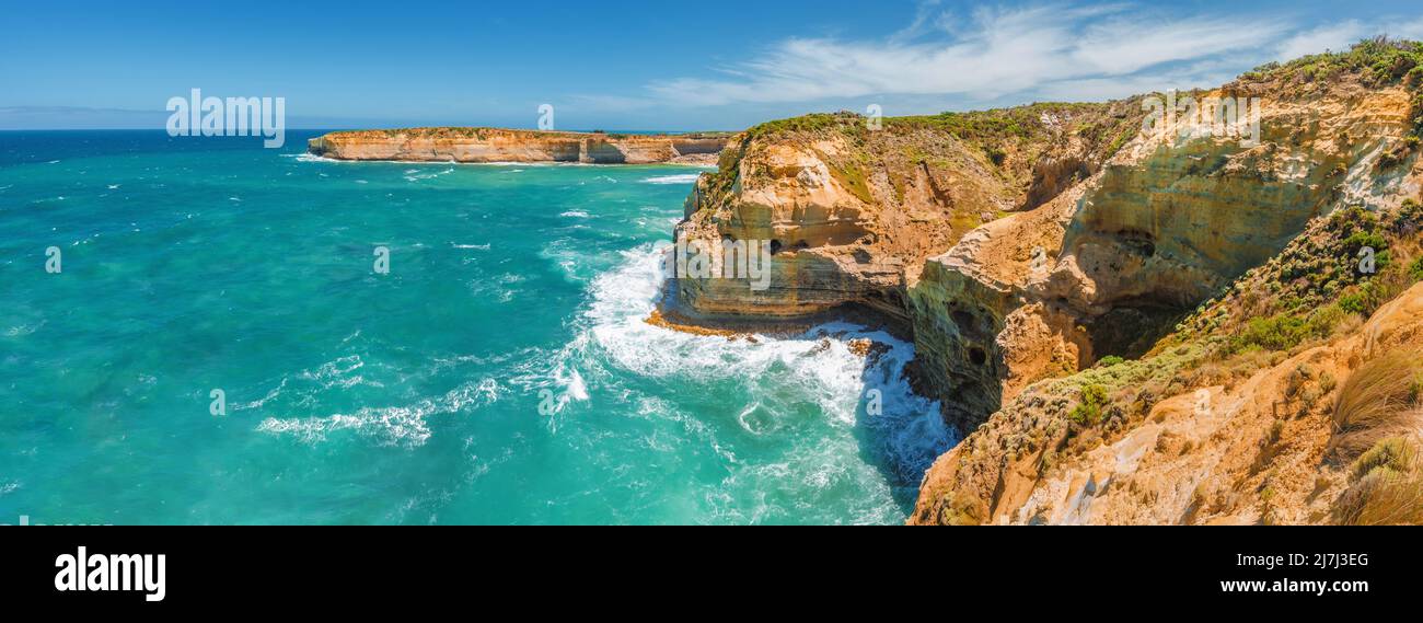 Felsige Küste in der Nähe von Port Campbell, Shipwreck Coast, Great Ocean Road, Victoria, Australien Stockfoto