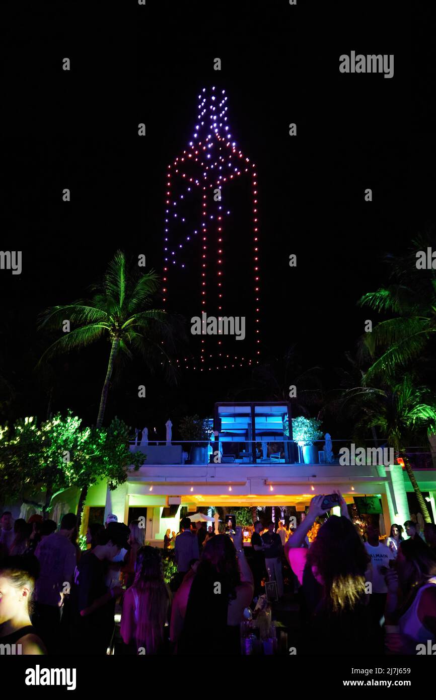 Miami Beach, FL, USA. 8. Mai 2022. Lauter Luxus auf der Bühne während der 2022 Miami Race Nights im legendären Fontainebleau Miami Beach, FL. Stockfoto