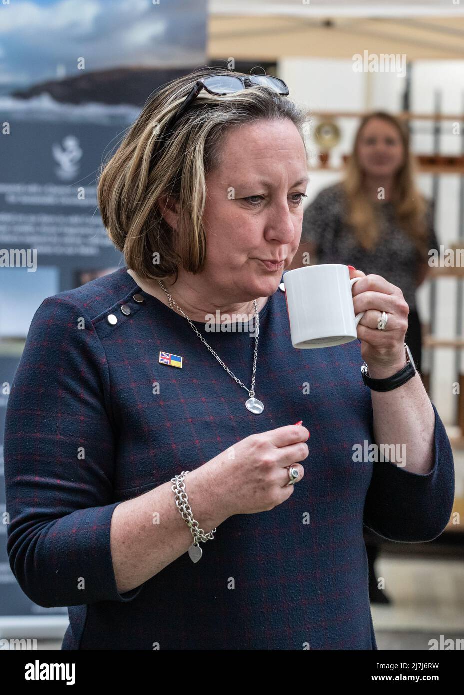London, Großbritannien. 9.. Mai 2022. Anne-Marie Trevelyan, MP, Staatssekretärin für internationalen Handel. Der britische Premierminister eröffnet und nimmt an der Downing Street „Spring Showcase“ Teil. Auf dem „Spring Showcase“ finden Sie Verkaufsstände mit britischem Essen, Tee und Getränken, Robotik und Technik, vertikaler Landwirtschaft und anderen Produkten, die hauptsächlich mit der Landwirtschaft und dem Unternehmen in Verbindung stehen. Kredit: Imageplotter/Alamy Live Nachrichten Stockfoto