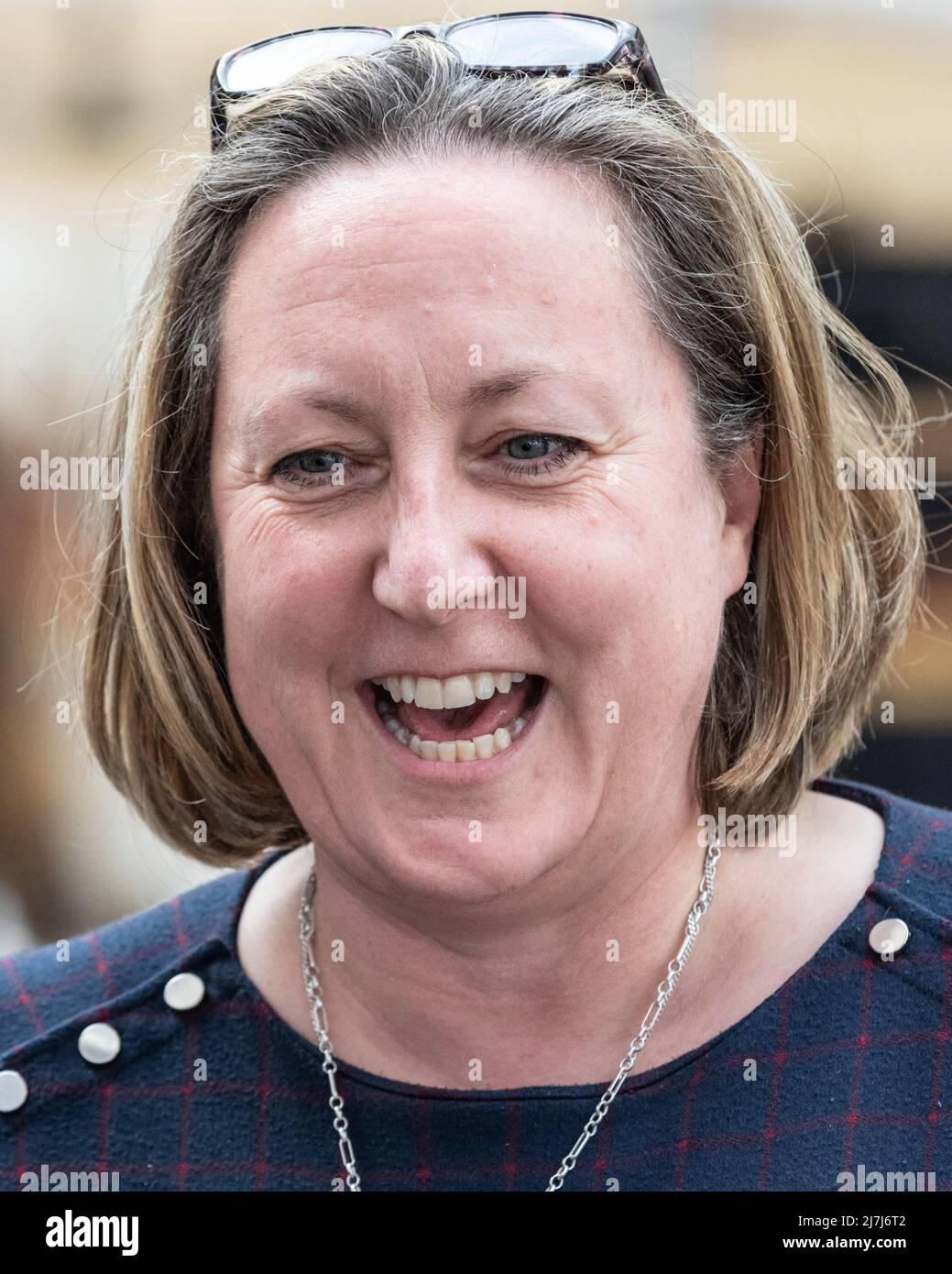 London, Großbritannien. 9.. Mai 2022. Anne-Marie Trevelyan, MP, Staatssekretärin für internationalen Handel. Der britische Premierminister eröffnet und nimmt an der Downing Street „Spring Showcase“ Teil. Auf dem „Spring Showcase“ finden Sie Verkaufsstände mit britischem Essen, Tee und Getränken, Robotik und Technik, vertikaler Landwirtschaft und anderen Produkten, die hauptsächlich mit der Landwirtschaft und dem Unternehmen in Verbindung stehen. Kredit: Imageplotter/Alamy Live Nachrichten Stockfoto