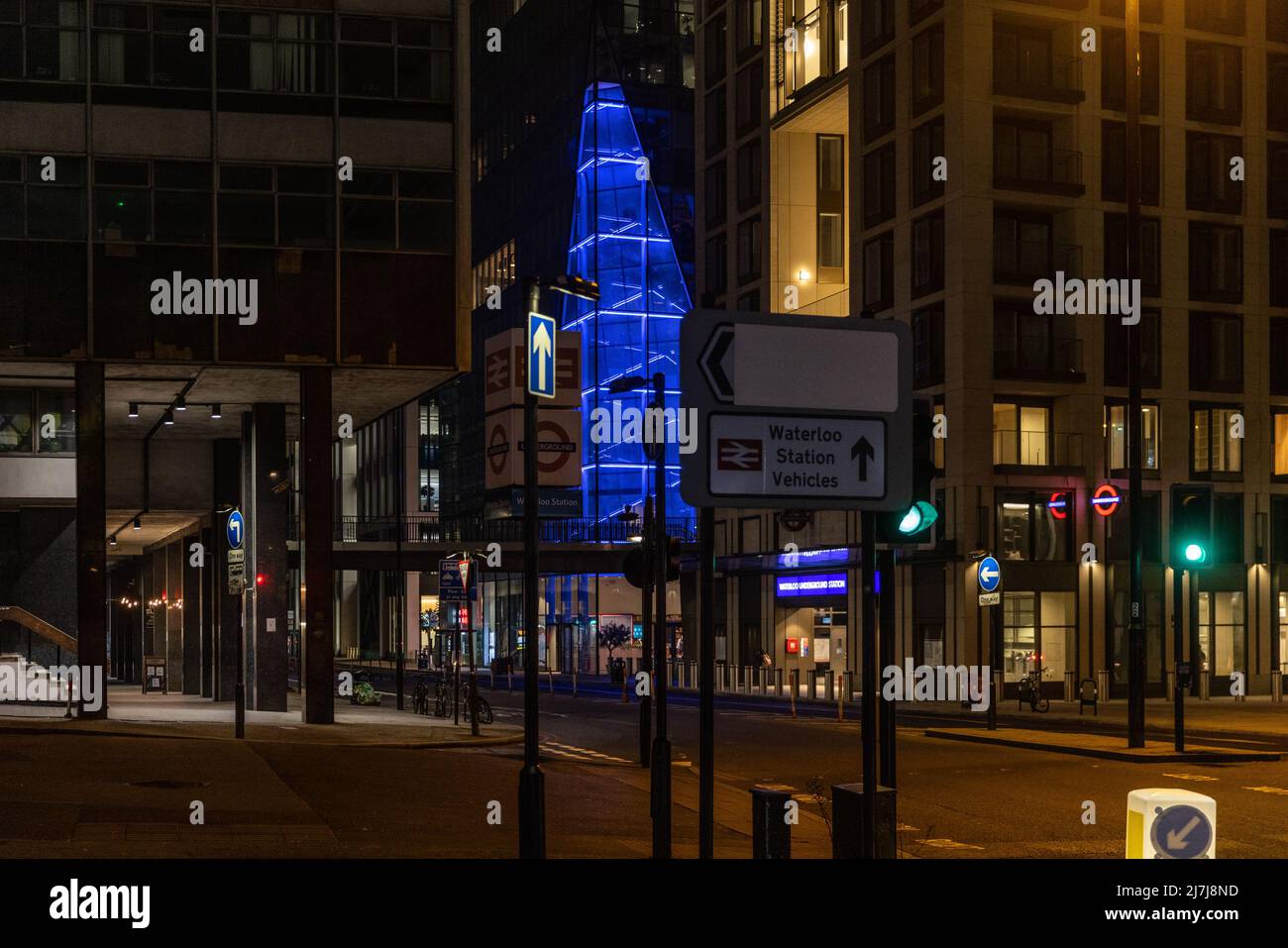 Nationale Wahrzeichen in ganz London leuchten blau, um Covid-Helden zu feiern.Featuring: Atmosphere wo: London, Vereinigtes Königreich Wann: 07 Jan 2021 Credit: Phil Lewis/WENN Stockfoto