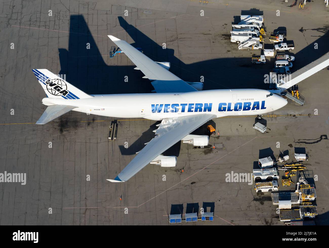 WESTERN Global Airlines Boeing 747 Frachtflugzeug. Flugzeug B747 für Fracht. Flugzeug Boeing 747-400F von oben. WGA Cargo Fluggesellschaft. Stockfoto