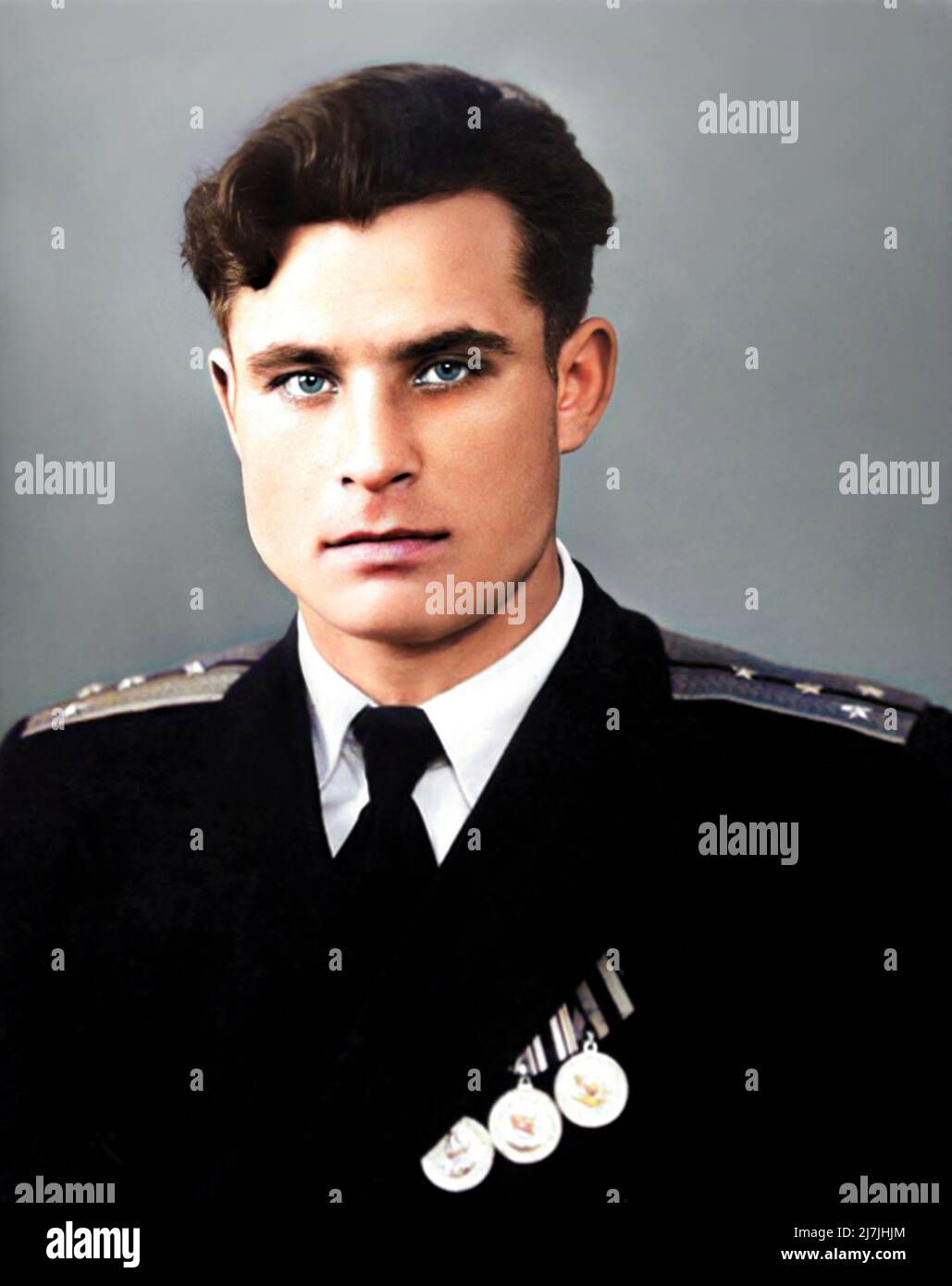 1955 , 17. februar , RUSSLAND : der kommunistische militärische sowjetische Offizier der Marine Held VASILI ARKHIPOV ( Vasili Vasilij Aleksandrovič , 1926 - 1998 ). War ein Offizier der sowjetischen Marine mit der Verhinderung eines sowjetischen Atomwaffenstarts (und möglicherweise, All-out-Atomkrieg) während der Kubanischen Raketenkrise vom 27. oktober 1962 gutgeschrieben . Ein solcher Angriff hätte wahrscheinlich eine große globale thermonuklearen Reaktion ausgelöst. Als Stabschef der Flottille und zweitkommandiert des dieselbetriebenen U-Bootes B-59 weigerte sich Arkhipov, den Einsatz von Kerntorpedos durch den Kapitän gegen die US-Marine zu genehmigen, was Th erfordert Stockfoto