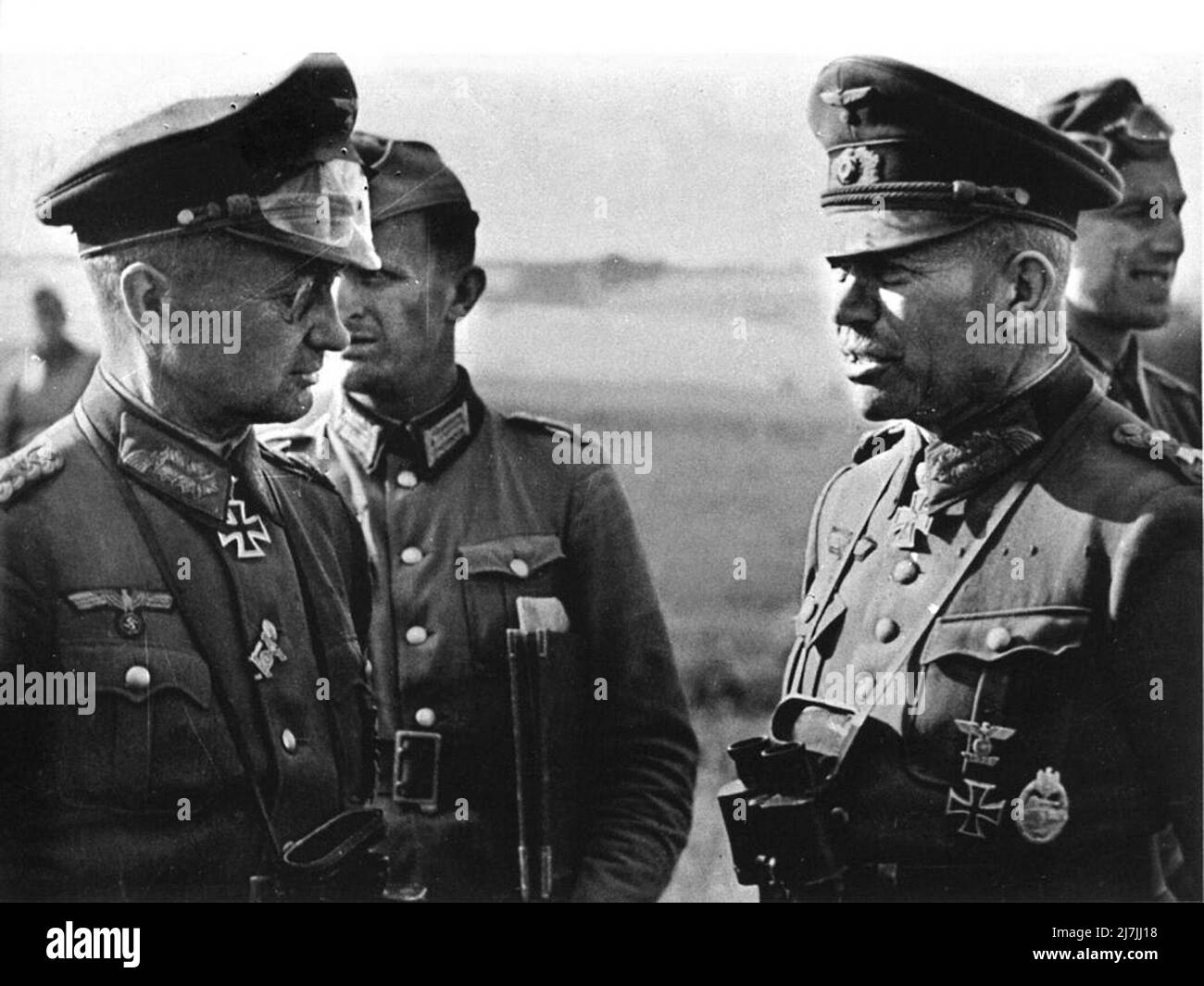 Feldmarschall Walter Model mit dem Generalkommandanten der Panzerarmee 2. und seinem direkten Vorgesetzten Heinz Guderian während Barbarossa, 1941 Stockfoto