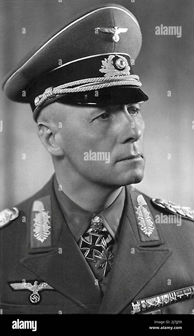 Ein Portriat des deutschen Wehrmachtsfeldmarschalls Erwin Rommel. Er war bekannt für seine wagemutigen und schnellen Entscheidungen während des Blitzkriegs in Frankreich und Nordafrika. Er war an dem Attentat auf Hitler vom 20. 1944. Juli beteiligt und wurde Selbstmord angeboten, um seinen Ruf zu bewahren und seine Familie zu schützen oder ein öffentliches Verfahren zu durchlaufen. Er entschied sich für Selbstmord, um seine Familie zu schützen. Stockfoto