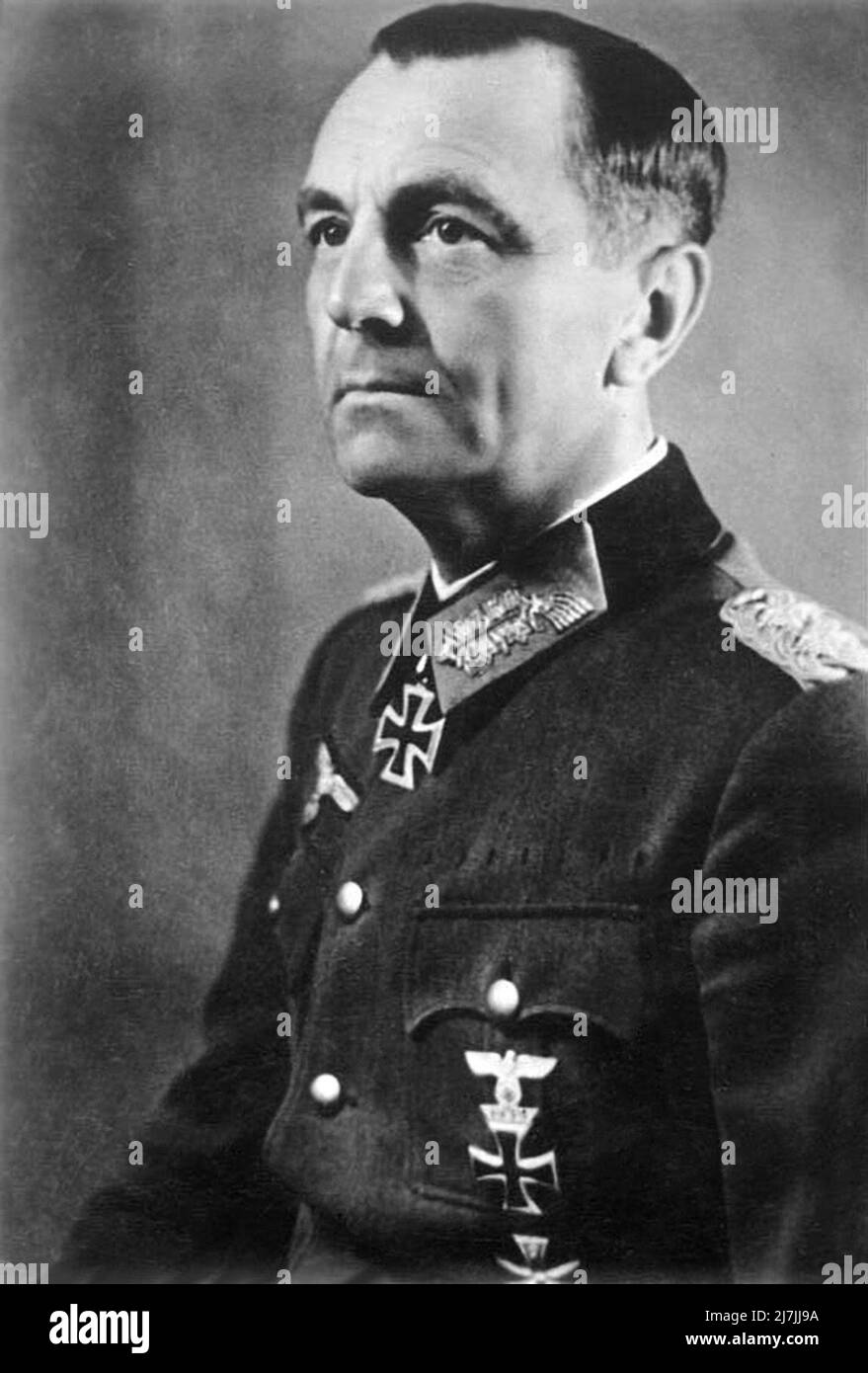 Friedrich Wilhelm Ernst Paulus, Februar 1957) war während des Zweiten Weltkriegs ein deutscher Feldmarschall, der vor allem für das Kommando der 6.. Armee während der Schlacht von Stalingrad bekannt ist Stockfoto