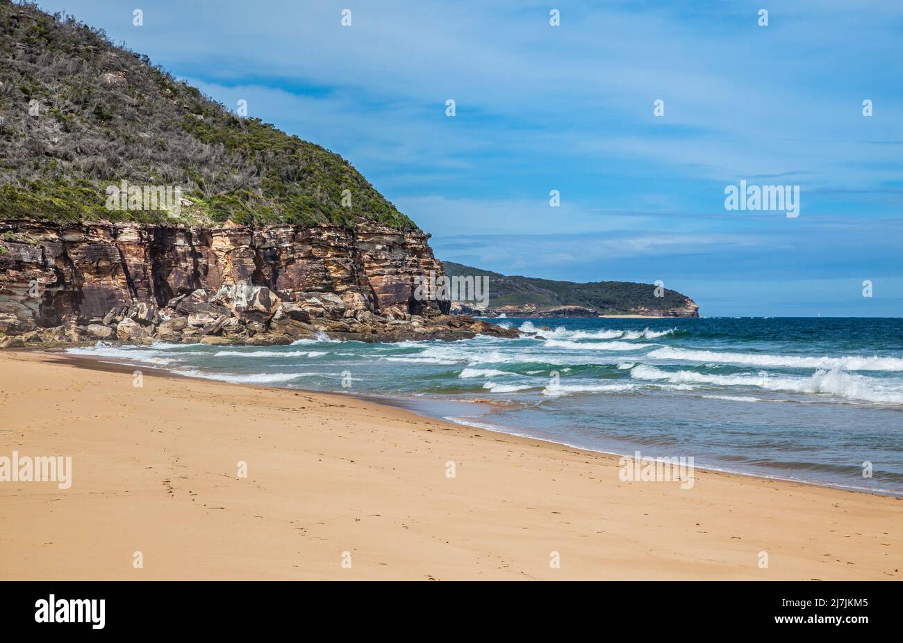 Sandsteinfelsen am nördlichen Ende des Talow Beach im Bouddi National Park an der Central Coast von New South Wales, Australien Stockfoto
