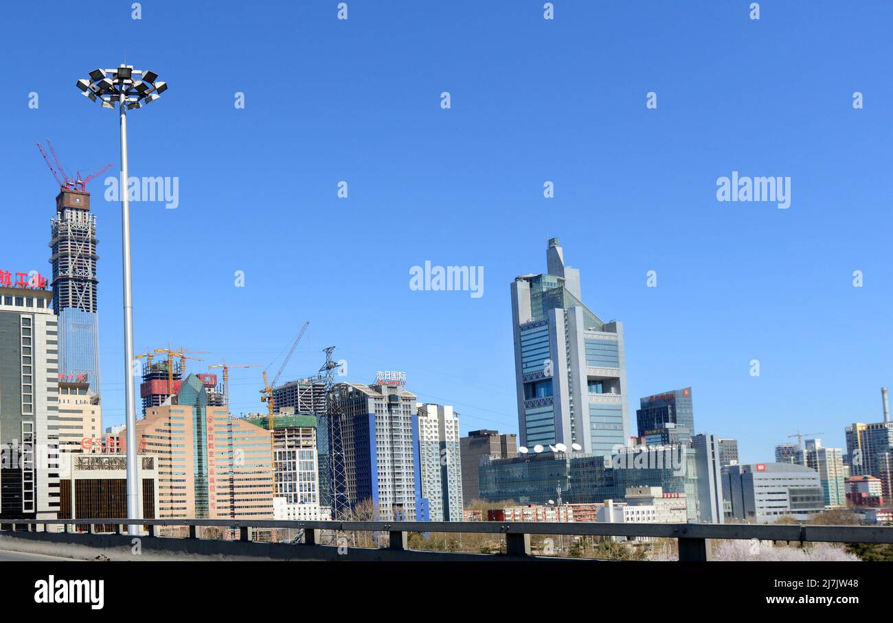 Bau des Wolkenkratzers China Zun und anderer moderner Gebäude im zentralen Geschäftsviertel in Peking, China. Stockfoto