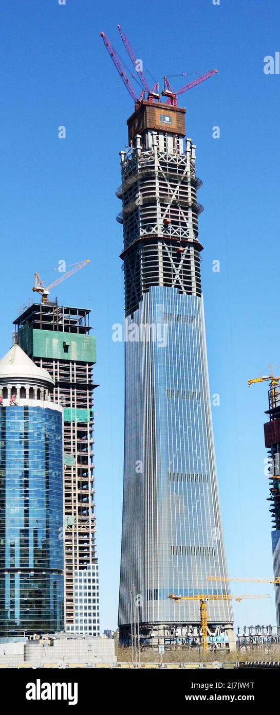 Bau des Wolkenkratzers China Zun und anderer moderner Gebäude im zentralen Geschäftsviertel in Peking, China. Stockfoto