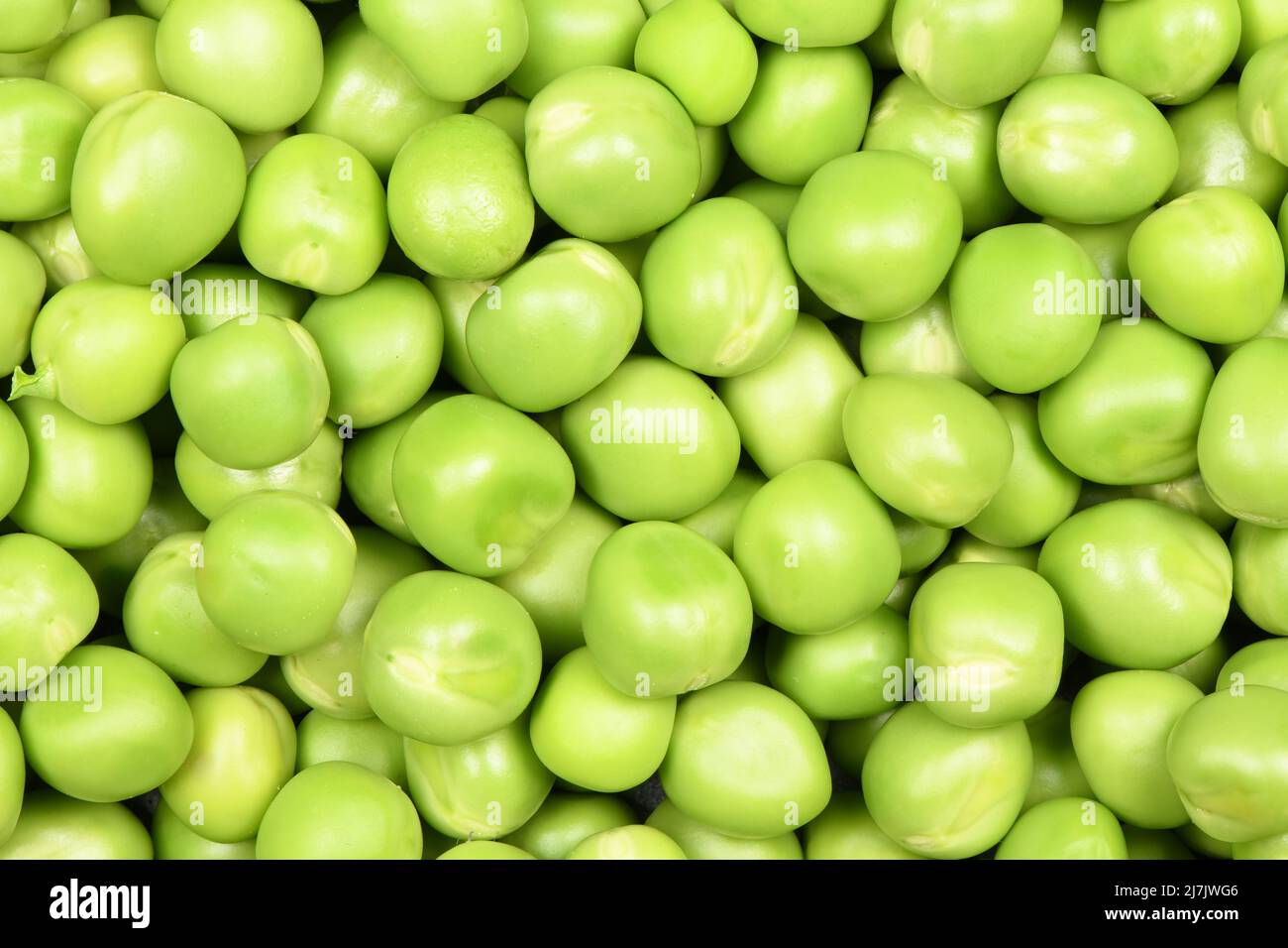 Grün nass rohen Erbsen Gemüse für Hintergrund. Hochauflösendes Foto. Volle Schärfentiefe. Stockfoto