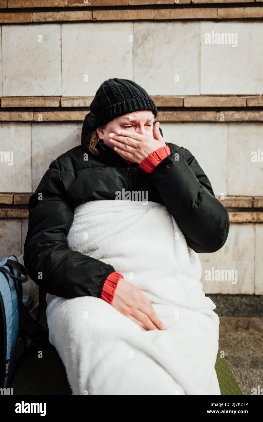Adrien Vautier / Le Pictorium - Russische Invasion in der Ukraine, Kiew bereitet sich vor - 1/3/2022 - Ukraine / Kiew - Kiew am 1.. März. Eine Frau, die r Stockfoto