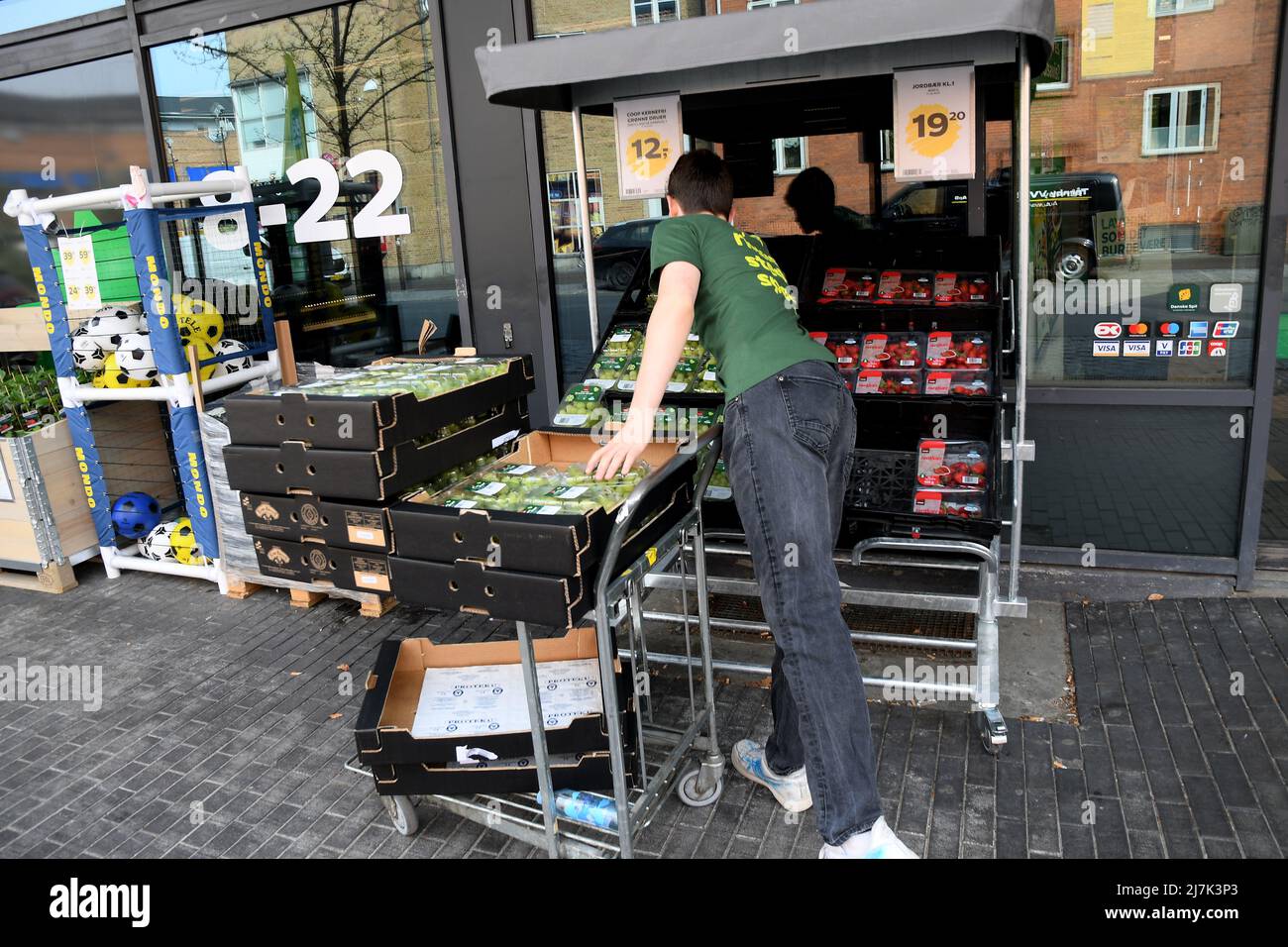 Kastrup/Kopenhagen/Dänemark/01. Mai 2022/ Neue Farbe und neuer Name 365 Discounter von rot bis grün klimafreundlicher Farbladen.(Foto..Francis Dean/Dean Picts) Stockfoto