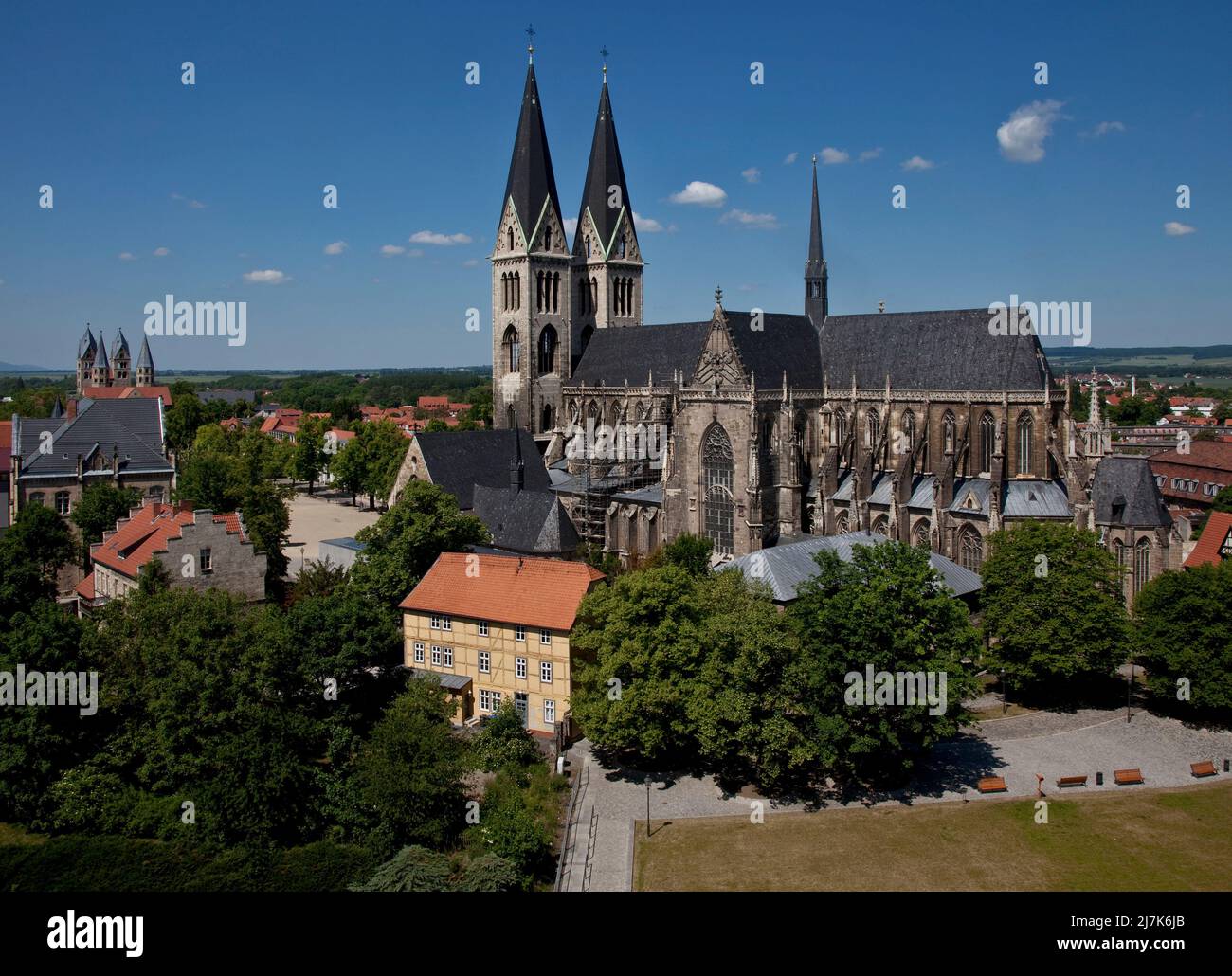 Halberstadt Dom 55326 , Ansicht mit neuem Dachreiter von Südosten links hinten Liebfrauenkirche Stockfoto