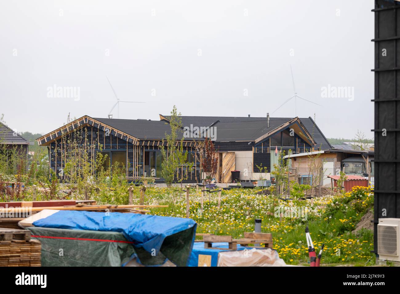 Neues Öko-Haus wird im Öko-Dorf Oosterwold, Almere, Niederlande, gebaut Stockfoto