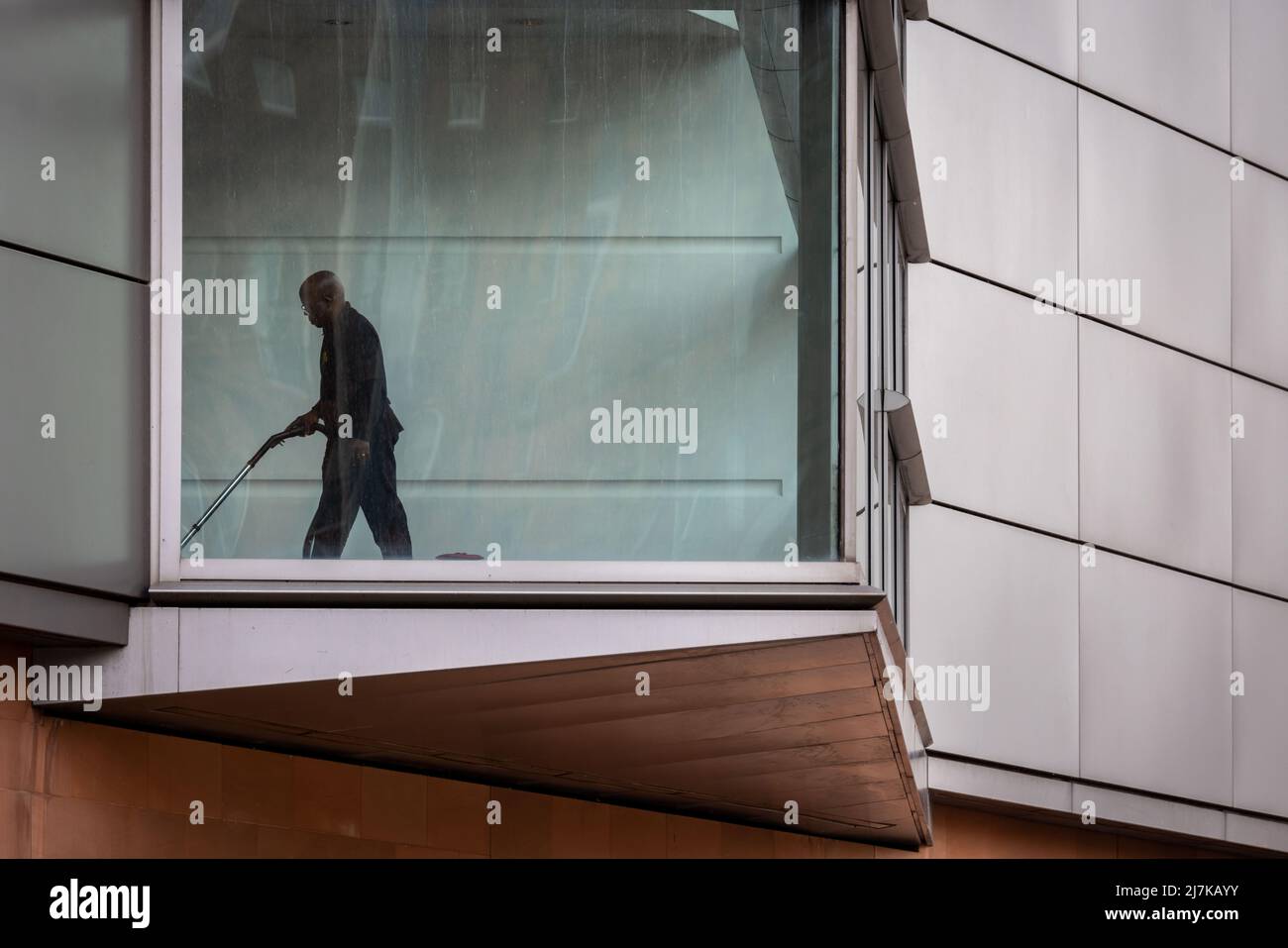 Eine Putzfrau in der Bridgewater Hall, Manchester Stockfoto