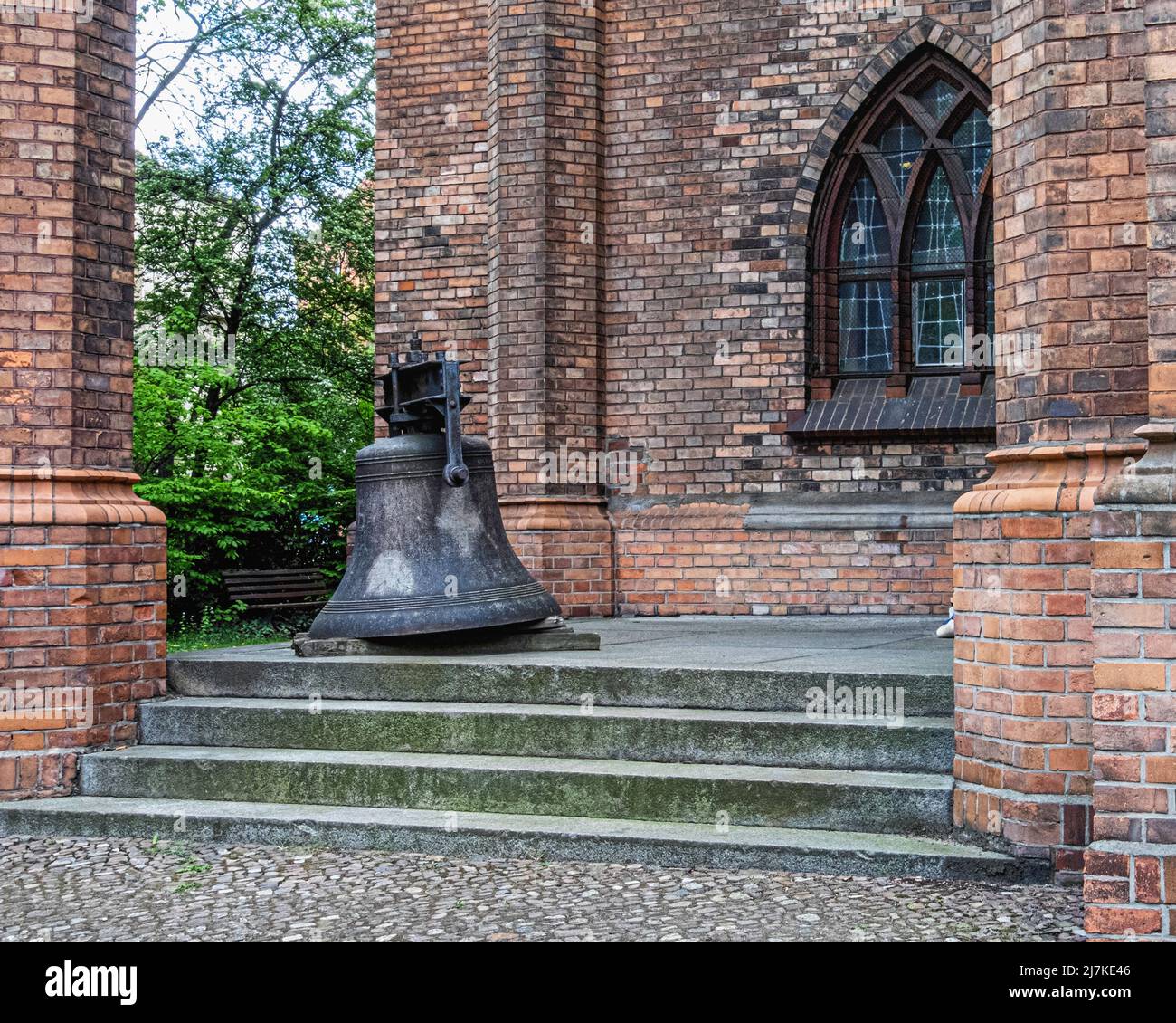 Berlin Friedrichshain-Kreuzberg,Friedenstraße 1, St. Bartholomäus-Kirche,St. Bartholomäus Kirche.denkmalgeschütztes neugotisches Gebäude äußeres Detail Stockfoto