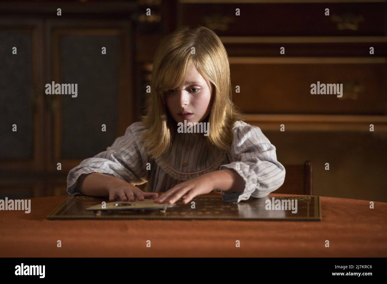 Ouija: Origin of Evil Jahr : 2016 USA Regie : Mike Flanagan Lulu Wilson Stockfoto