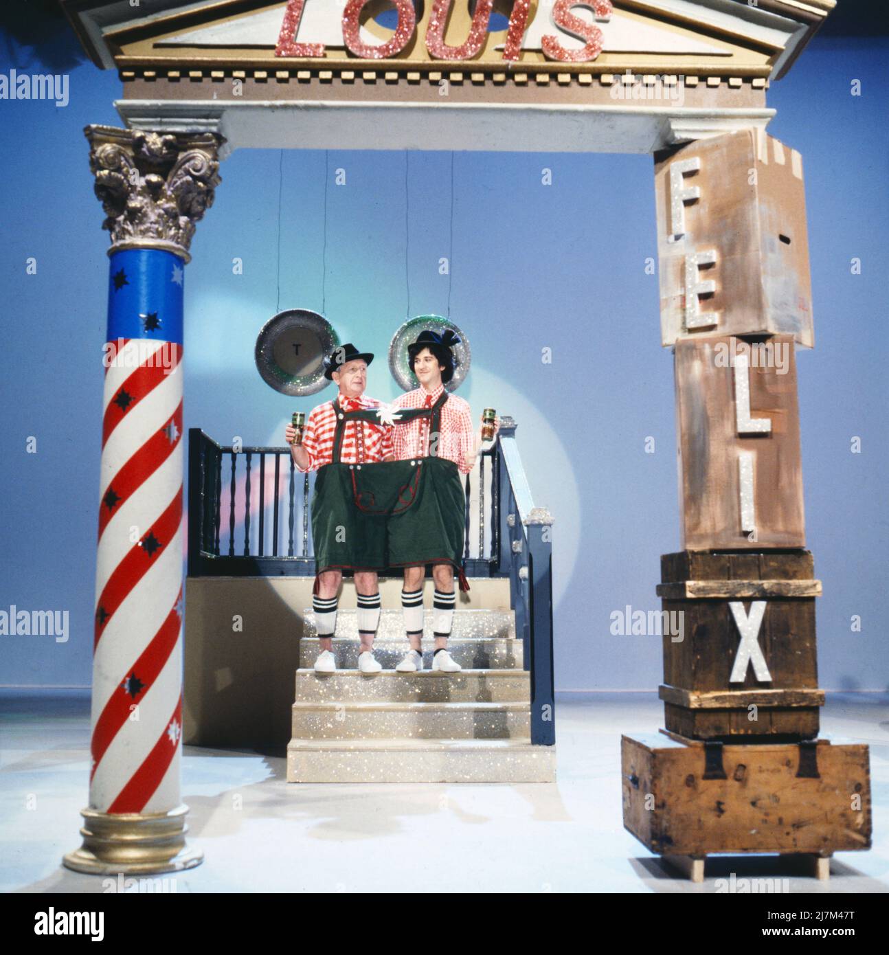 Hollywood, ich komme, deutscher Fernsehfilm, Deutschland, 1980, Regie: Ralf Gregan, Show-Szene: Ilja Richter als Felix, Gunther Philipp als Louis. Hollywood, ich komme, deutscher Fernsehfilm, Deutschland, 1980, Regie: Ralf Gregan, Showszene: Ilja Richter und Gunther Philipp Stockfoto