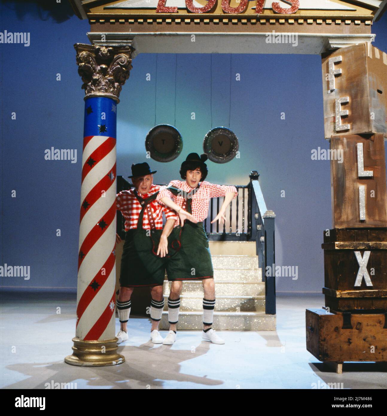 Hollywood, ich komme, deutscher Fernsehfilm, Deutschland, 1980, Regie: Ralf Gregan, Show-Szene: Ilja Richter als Felix, Gunther Philipp als Louis. Hollywood, ich komme, deutscher Fernsehfilm, Deutschland, 1980, Regie: Ralf Gregan, Showszene: Ilja Richter und Gunther Philipp Stockfoto