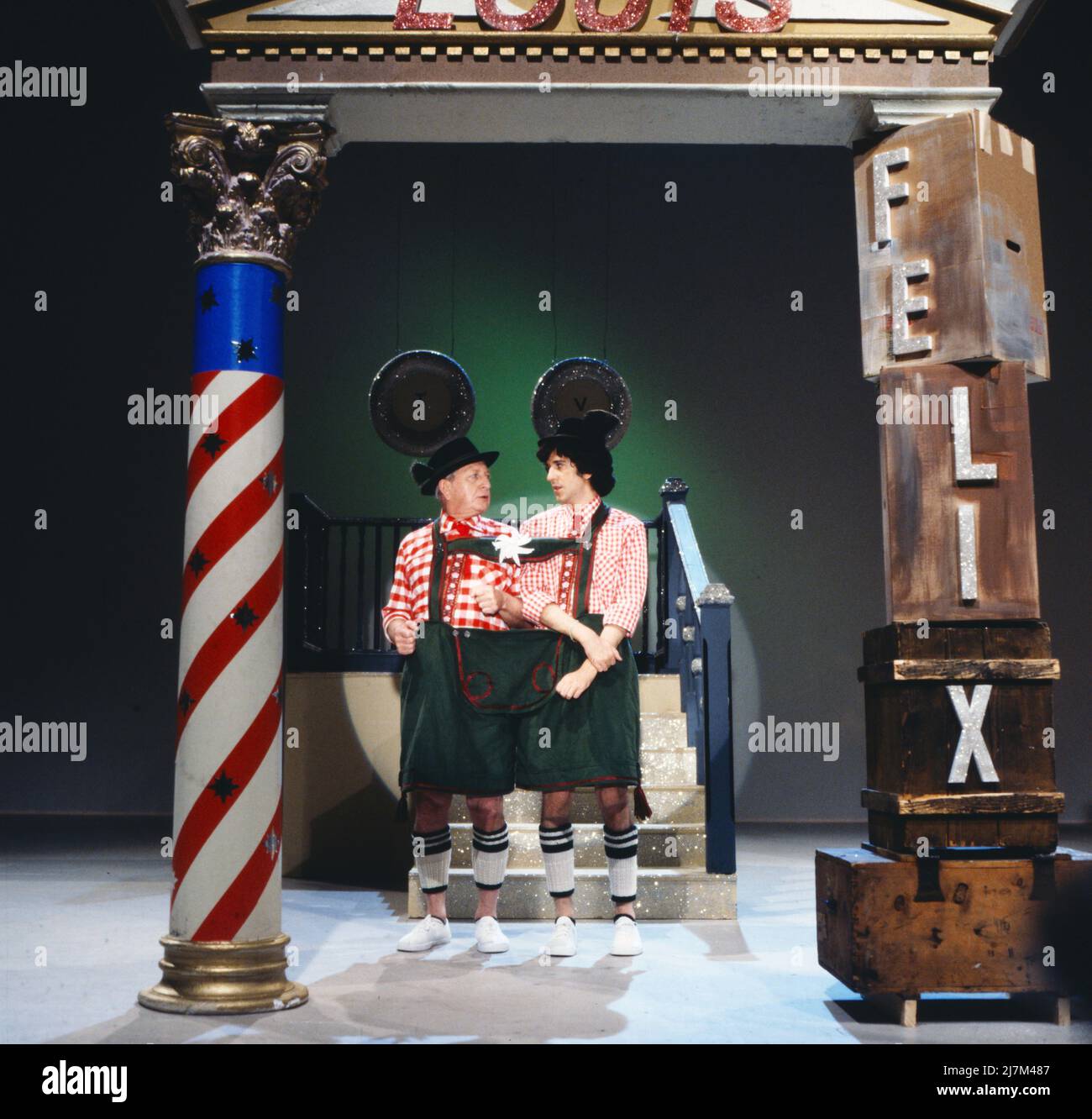 Hollywood, ich komme, deutscher Fernsehfilm, Deutschland, 1980, Regie: Ralf Gregan, Show-Szene: Ilja Richter als Felix, Gunther Philipp als Louis. Hollywood, ich komme, deutscher Fernsehfilm, Deutschland, 1980, Regie: Ralf Gregan, Showszene: Ilja Richter und Gunther Philipp Stockfoto