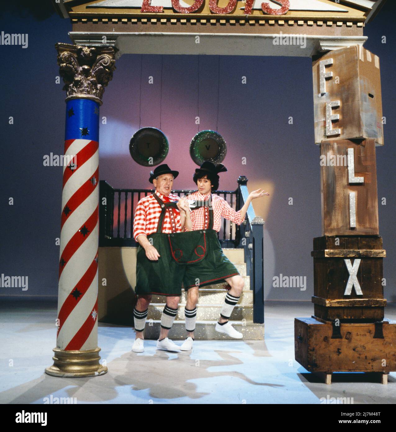 Hollywood, ich komme, deutscher Fernsehfilm, Deutschland, 1980, Regie: Ralf Gregan, Show-Szene: Ilja Richter als Felix, Gunther Philipp als Louis. Hollywood, ich komme, deutscher Fernsehfilm, Deutschland, 1980, Regie: Ralf Gregan, Showszene: Ilja Richter und Gunther Philipp Stockfoto