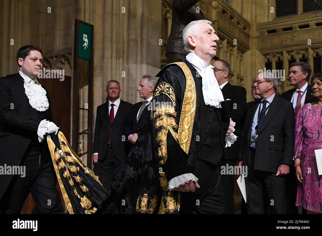 Die Sprecherin des Unterhauses Lindsey Hoyle geht während der Eröffnung des Parlaments im Londoner House of Lords durch die zentrale Lobby im Palace of Westminster. Bilddatum: Dienstag, 10. Mai 2022. Stockfoto