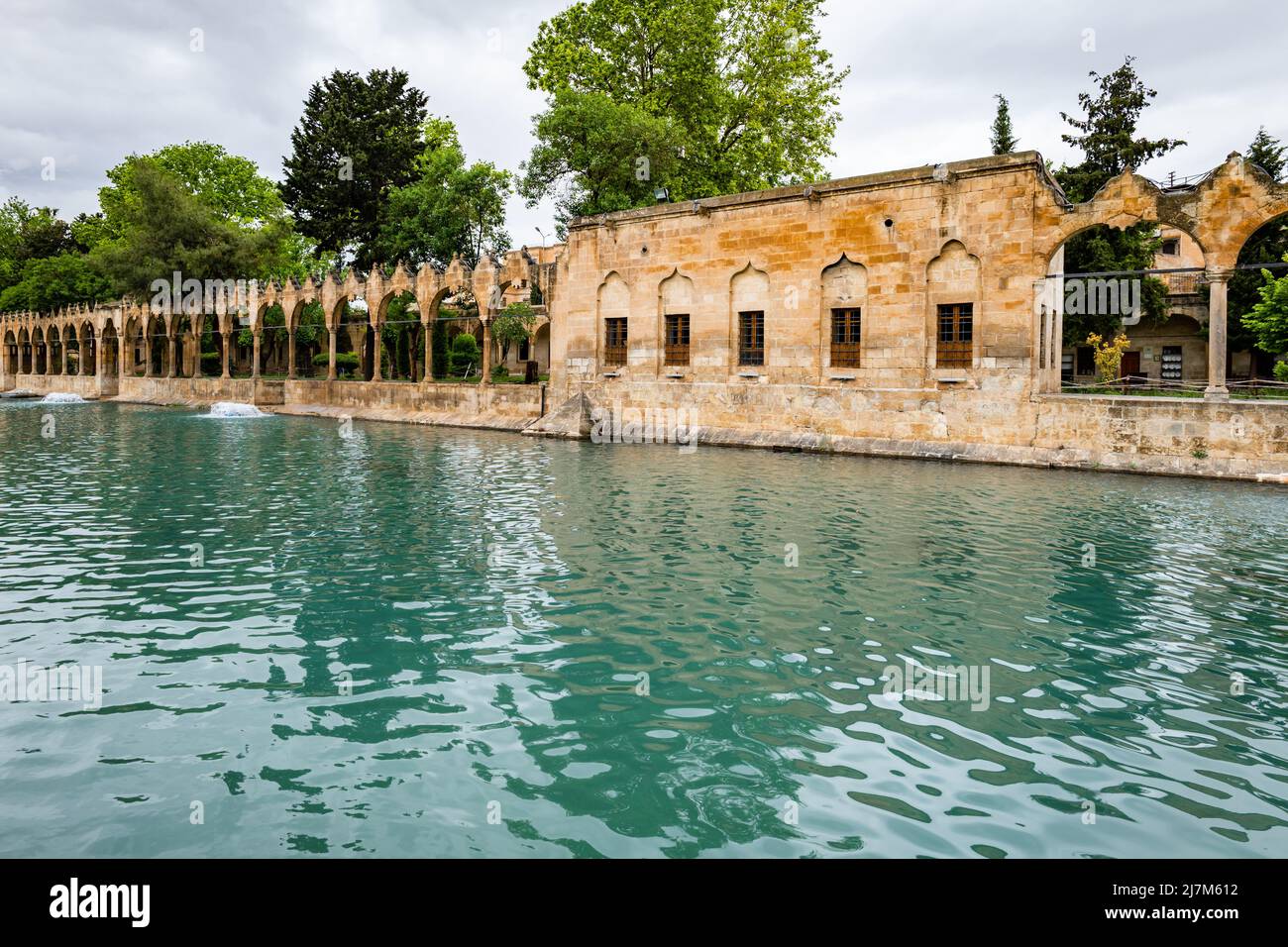 Balikligol (der Fischsee auf Englisch) in Sanliurfa, Türkei. Der historische Pool von Abraham oder der Pool des Heiligen Fischs in der Stadt Urfa, Türkei Stockfoto