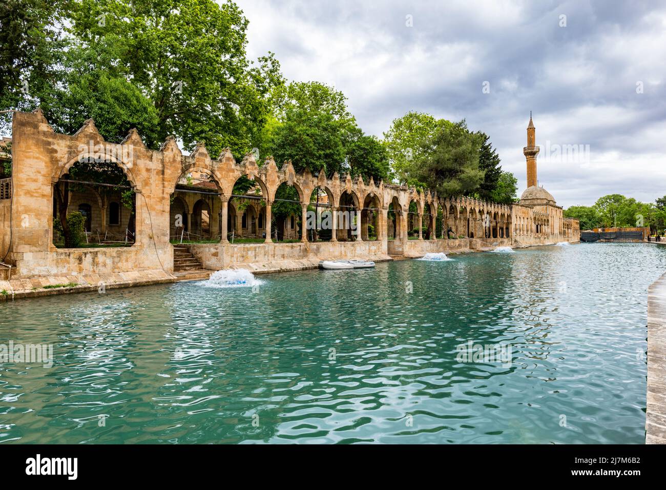 Balikligol (der Fischsee auf Englisch) in Sanliurfa, Türkei. Der historische Pool von Abraham oder der Pool des Heiligen Fischs in der Stadt Urfa, Türkei Stockfoto