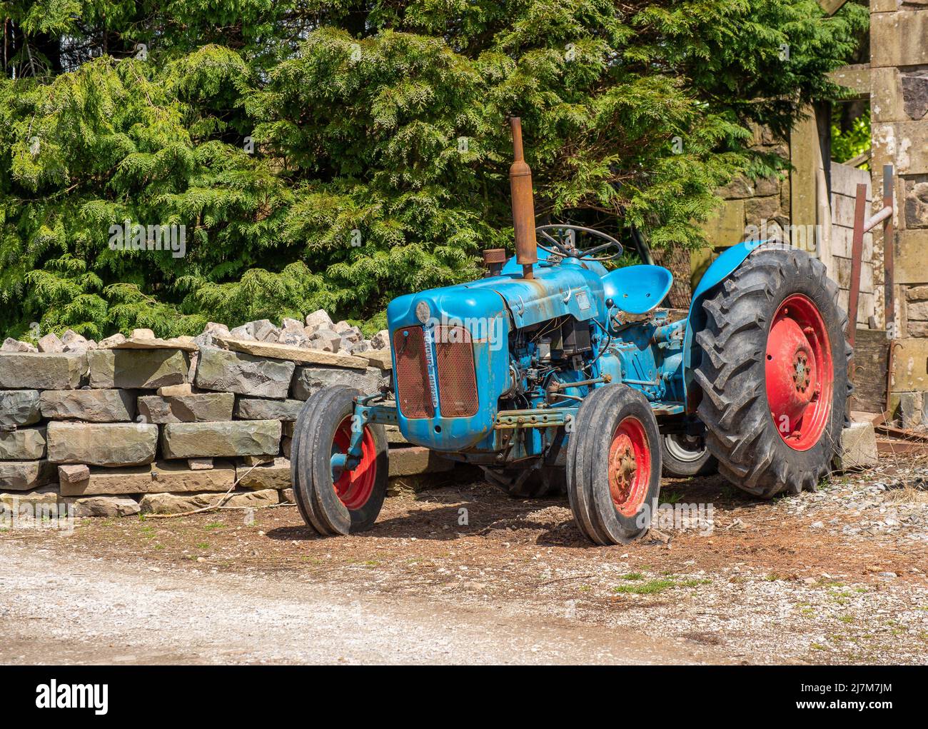Ein Fordson Dexta Traktor, Cow Ark, Clitheroe, Lancashire, Großbritannien Stockfoto