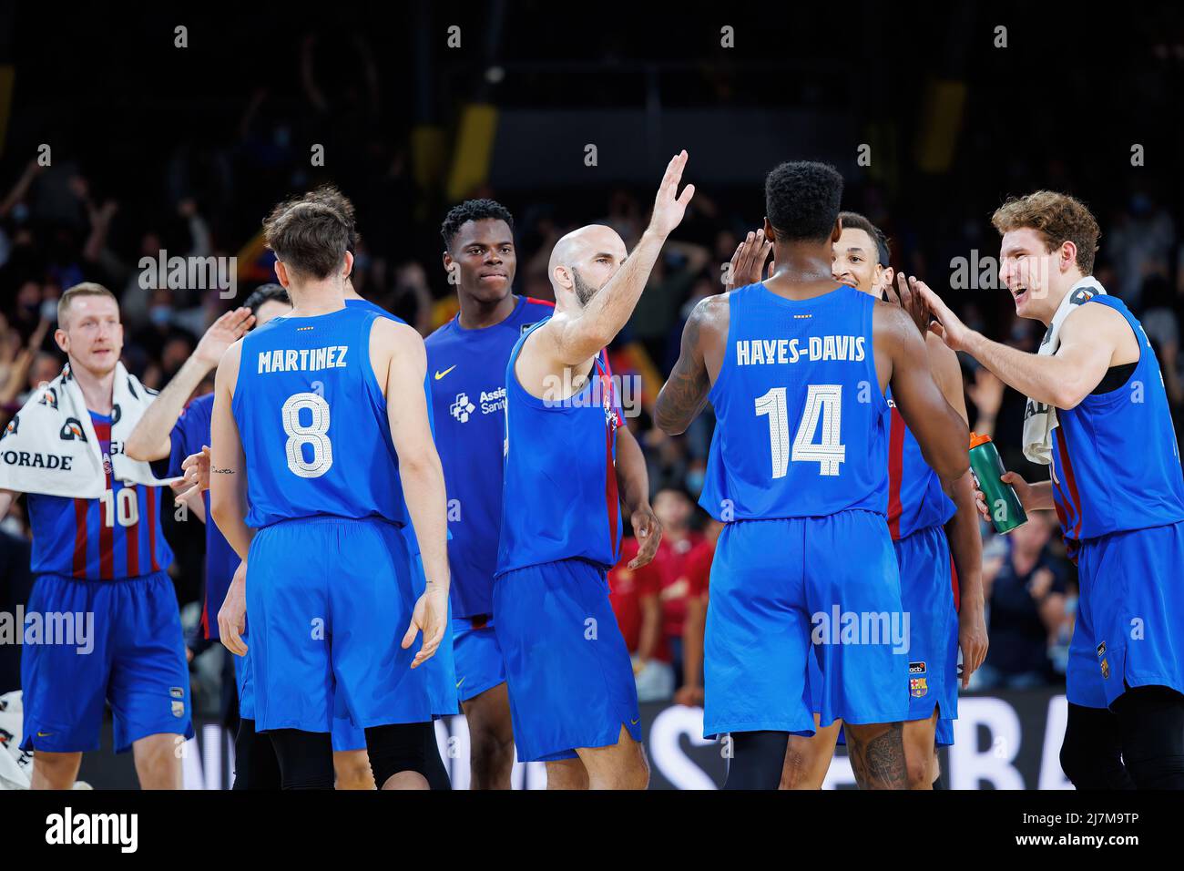 BARCELONA - APR 10: Die Spieler von Barcelona feiern am 1. April im Palau Blaugrana den Sieg beim ACB League Spiel zwischen dem FC Barcelona und Real Madrid Stockfoto