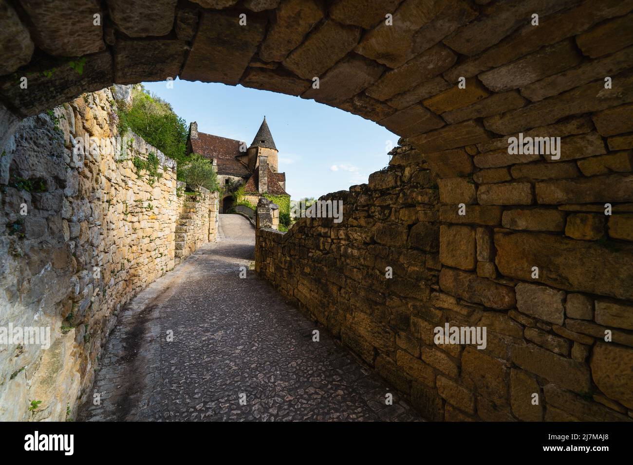 Die Straßen von Fort de La Roque-Gageac in La Roque-Gageac in der Nähe von Verzac im Südwesten Frankreichs im Frühling Stockfoto