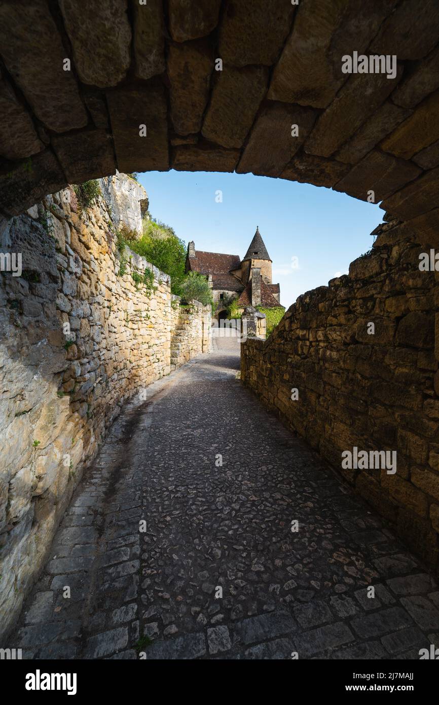 Die Straßen von Fort de La Roque-Gageac in La Roque-Gageac in der Nähe von Verzac im Südwesten Frankreichs im Frühling Stockfoto