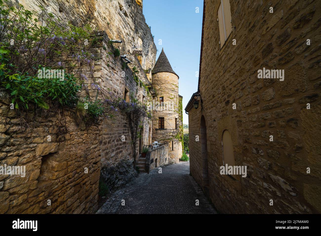 Die Straßen von Fort de La Roque-Gageac in La Roque-Gageac in der Nähe von Verzac im Südwesten Frankreichs im Frühling Stockfoto