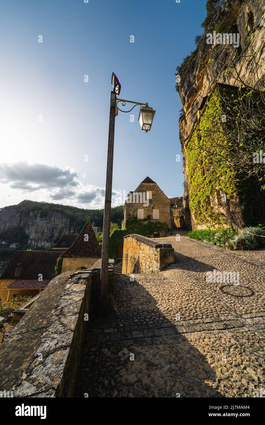Die Straßen von Fort de La Roque-Gageac in La Roque-Gageac in der Nähe von Verzac im Südwesten Frankreichs im Frühling Stockfoto
