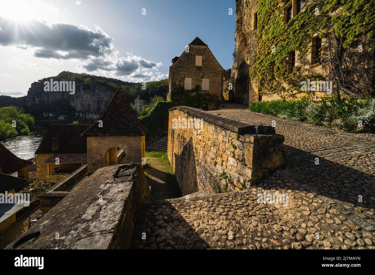 Die Straßen von Fort de La Roque-Gageac in La Roque-Gageac in der Nähe von Verzac im Südwesten Frankreichs im Frühling Stockfoto