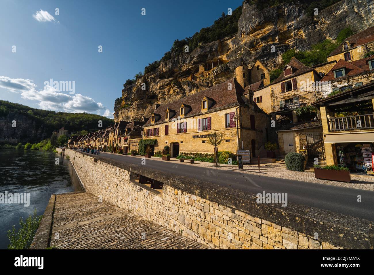 Die Straßen von Fort de La Roque-Gageac in La Roque-Gageac in der Nähe von Verzac im Südwesten Frankreichs im Frühling Stockfoto