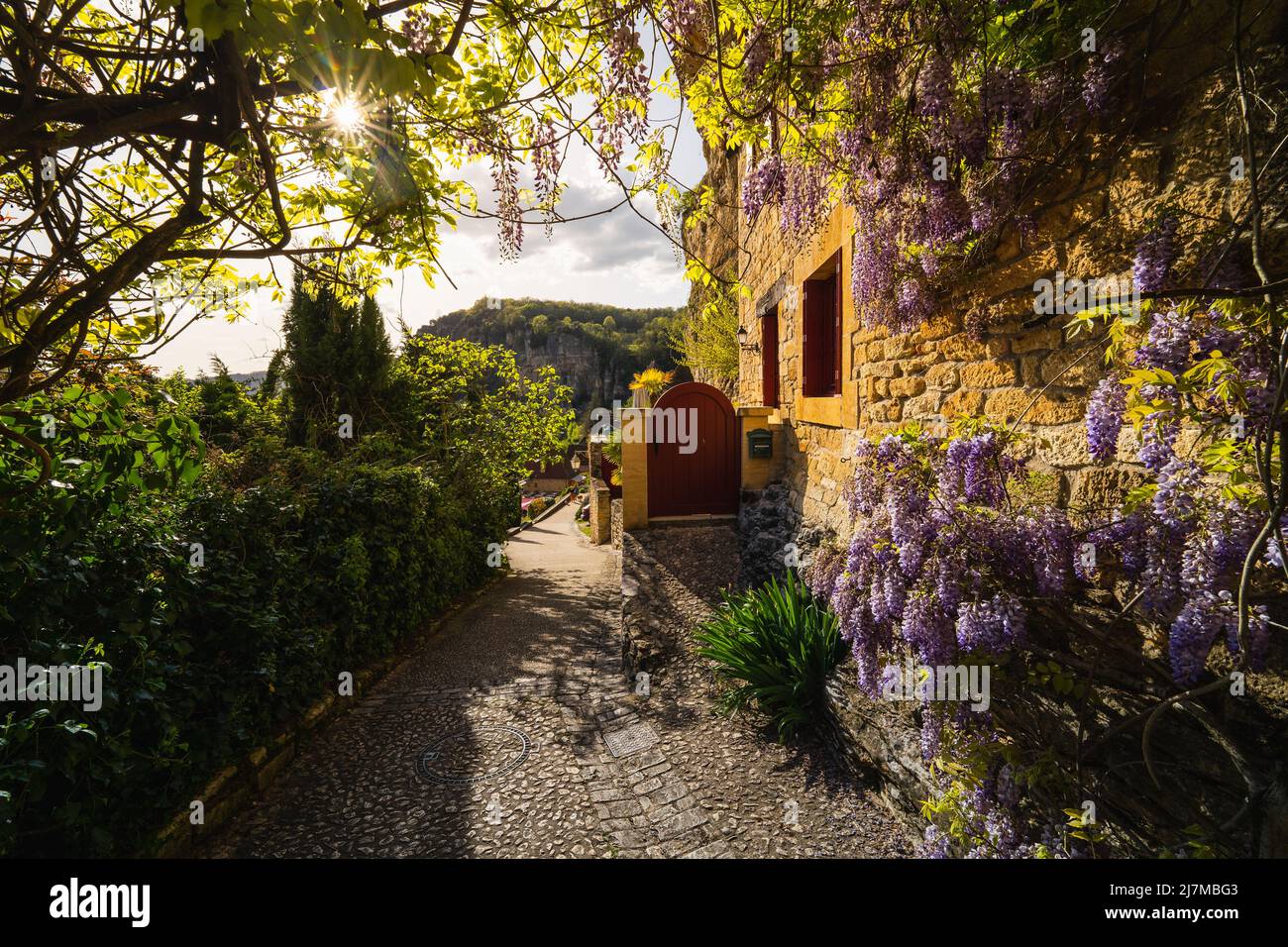 Die Straßen von Fort de La Roque-Gageac in La Roque-Gageac in der Nähe von Verzac im Südwesten Frankreichs im Frühling Stockfoto