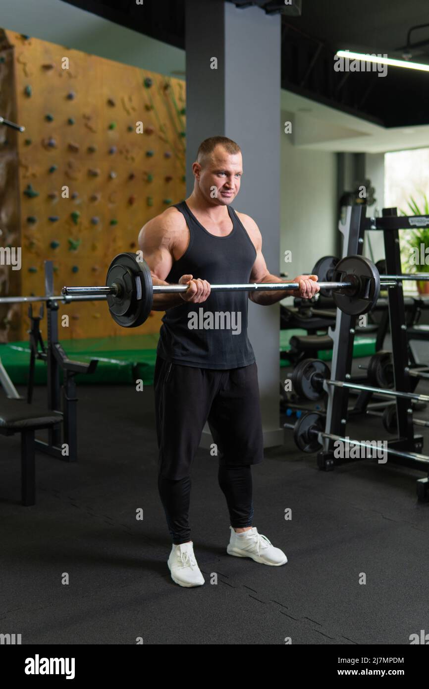 Heben Training Athlet Talc Hantelbank Powerlifter drücken Gewichtheben schwer, für Power Pfannkuchen in gesund für Eisen tun, Hände passen Stockfoto