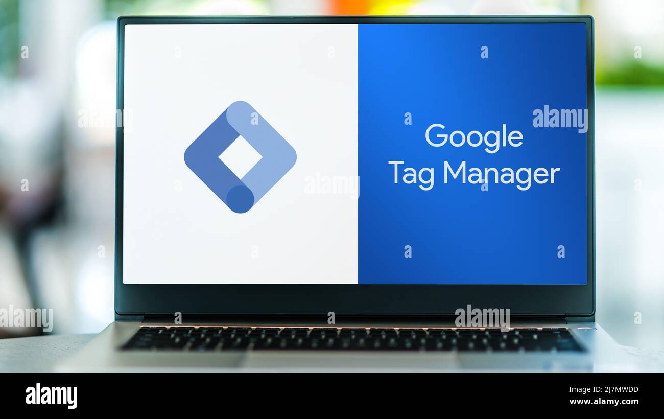 POZNAN, POL - SEP 22, 2021: Laptop-Computer mit Logo von Google Tag Manager, einem Tag-Management-System zur Verwaltung von JavaScript- und HTML-Tags, einschließlich Stockfoto