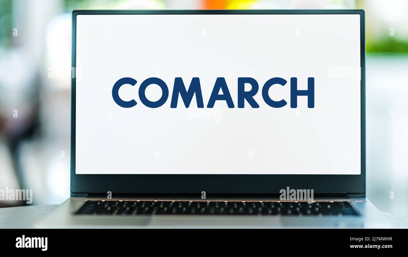 POZNAN, POL – 8. DEZ 2021: Laptop-Computer mit Logo von Comarch, einem polnischen multinationalen Softwarehaus und Systemintegrator mit Sitz in Kraków, P Stockfoto