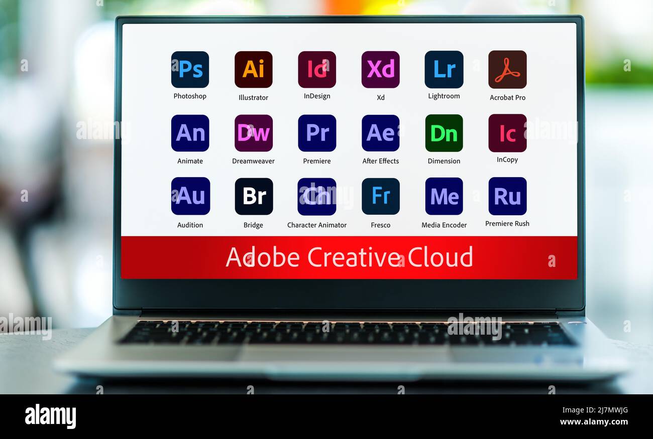 POZNAN, POL – 24. NOVEMBER 2021: Laptop-Computer mit Logo der Adobe Creative Cloud, einer Reihe von Anwendungen und Diensten von Adobe Systems Stockfoto