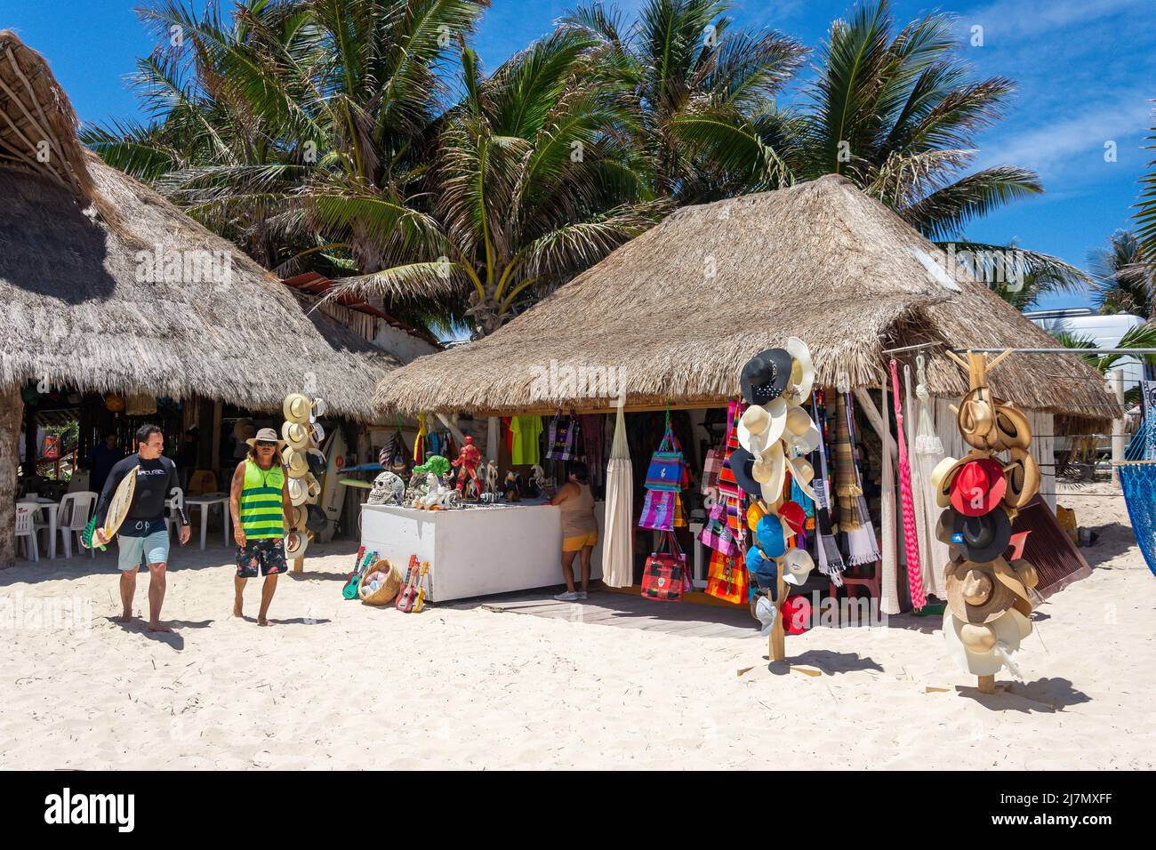 Souvenirladen am Strand in El Pescador Marisqueria & Bar, Playa Chen Rio, Cozumel, Quintana Roo, Mexiko Stockfoto