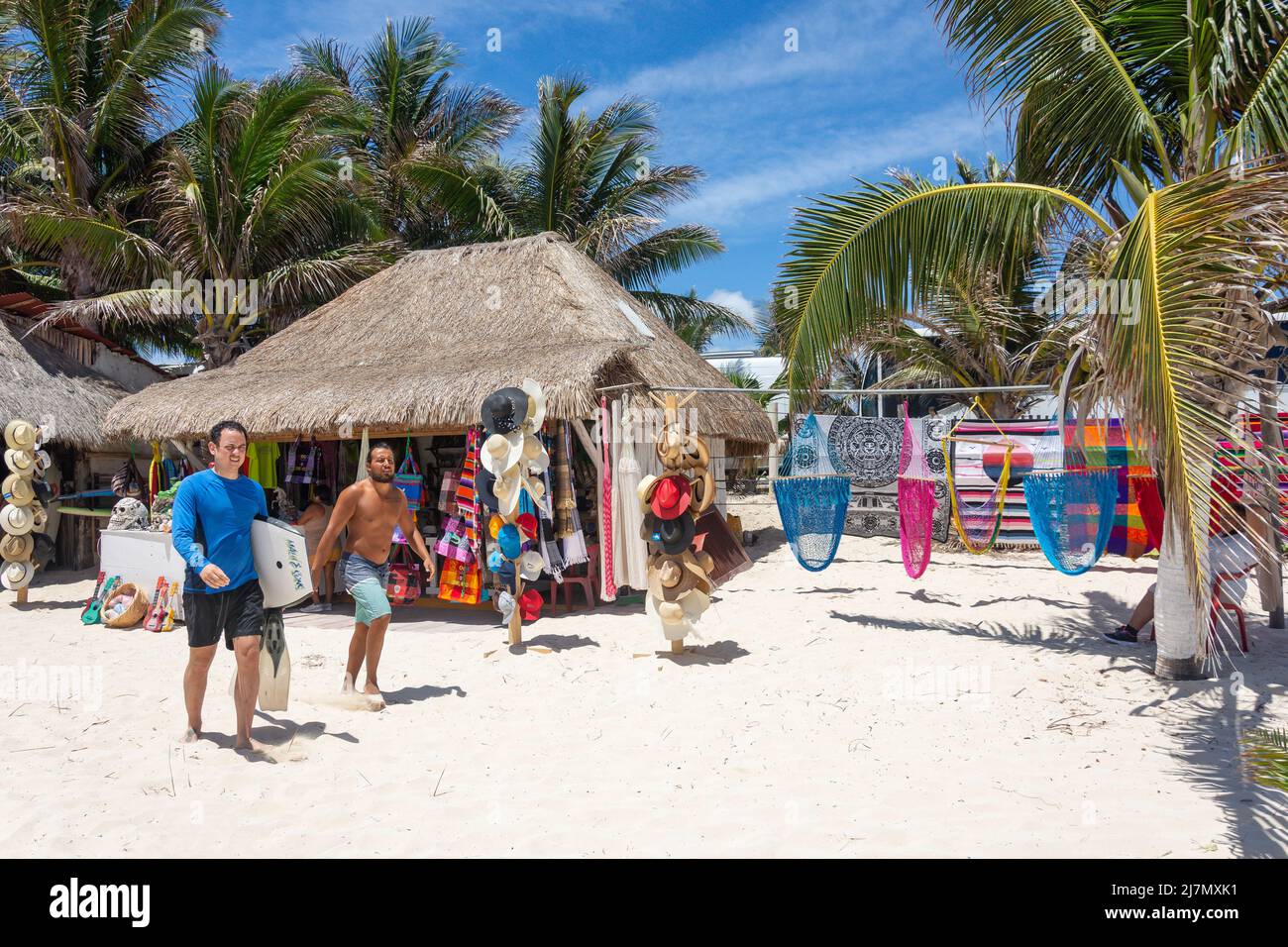 Souvenirladen am Strand in El Pescador Marisqueria & Bar, Playa Chen Rio, Cozumel, Quintana Roo, Mexiko Stockfoto