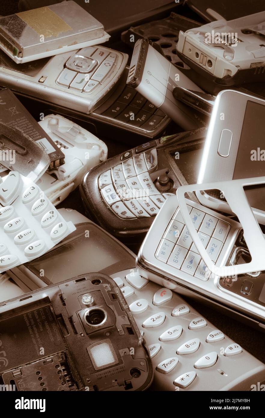 Alte Tech-Telefone, Elektronikschrott Stockfoto
