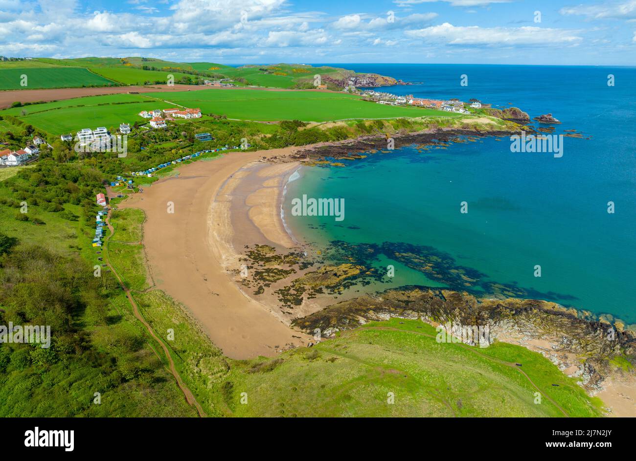 Luftaufnahme des Strandes von Coldingham Sands in Coldingham Bay, Berwickshire, Scottish Borders, Schottland Stockfoto