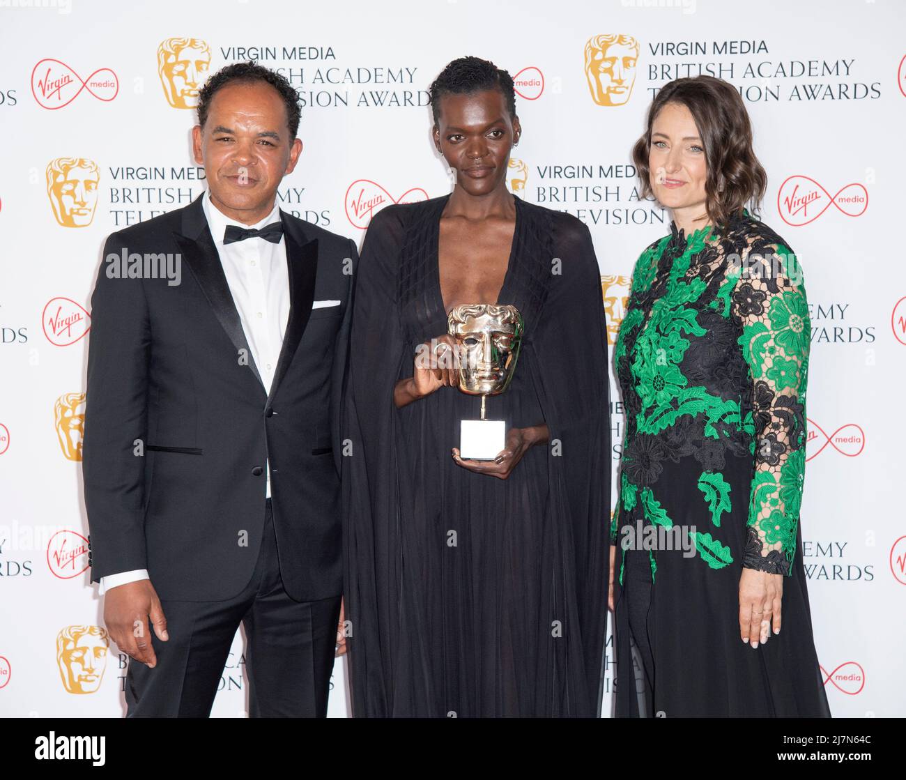 (L-R) Peter de Jersey, Sheila Atim und Adele Romanski, die den internationalen Preis für die „U-Bahn“ entgegennehmen, posieren im Zimmer des Gewinners bei Stockfoto