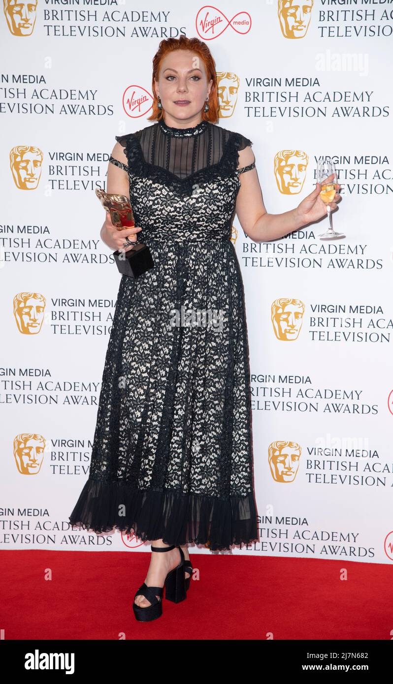 Sophie Wilran, Gewinnerin des Female Performance in A Comedy Program für „Alma's Not Normal“, posiert im Gewinnerzimmer des Virgin Media British Stockfoto
